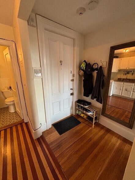 Building Photo - 167 Beacon St