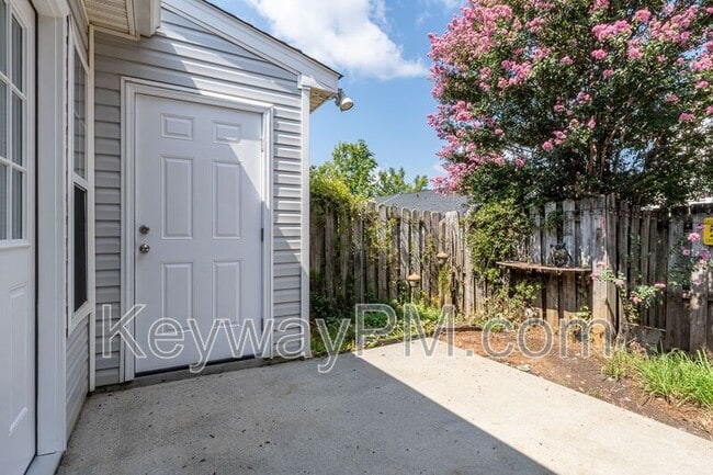 Building Photo - 710 Faircloth Ct