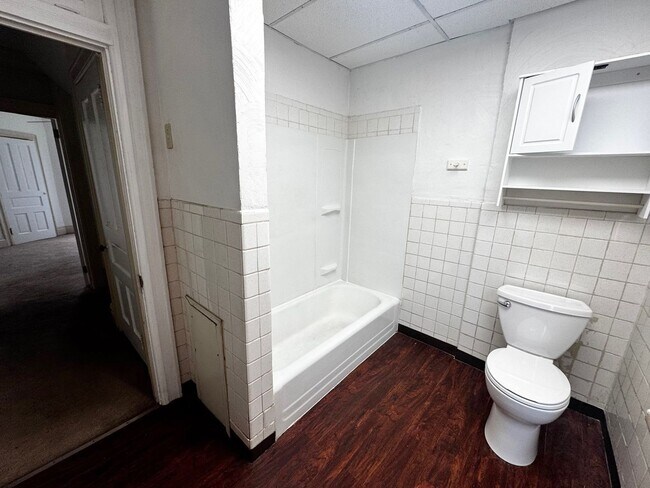 Building Photo - Welcome Home to 1101 Fredonia!