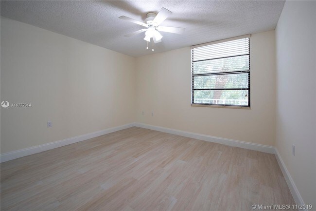 Building Photo - 1713 Whitehall Dr