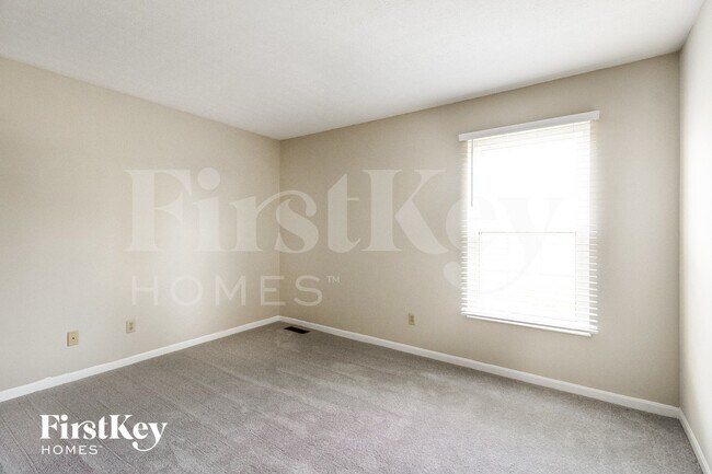 Building Photo - 1636 Cantebury Ln