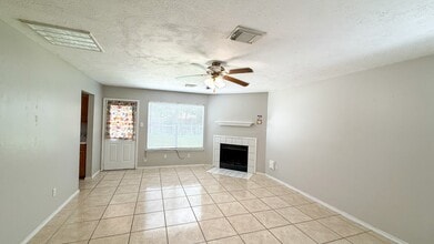 Building Photo - 503 Willow W Dr