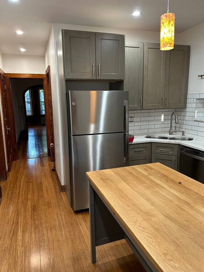 Building Photo - 2520 N Talman Ave