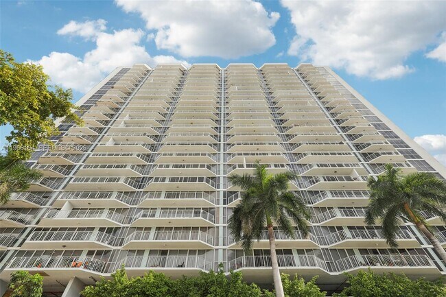 Building Photo - 7601 E Treasure Dr