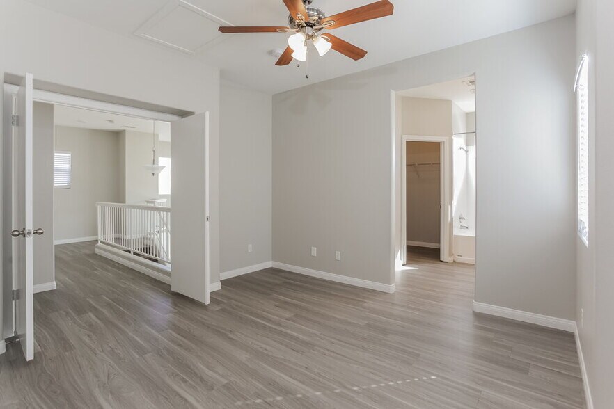 Building Photo - 10413 Sloping Hill Ave