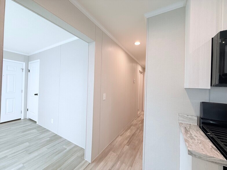 Building Photo - 29805 Jamestown Dr