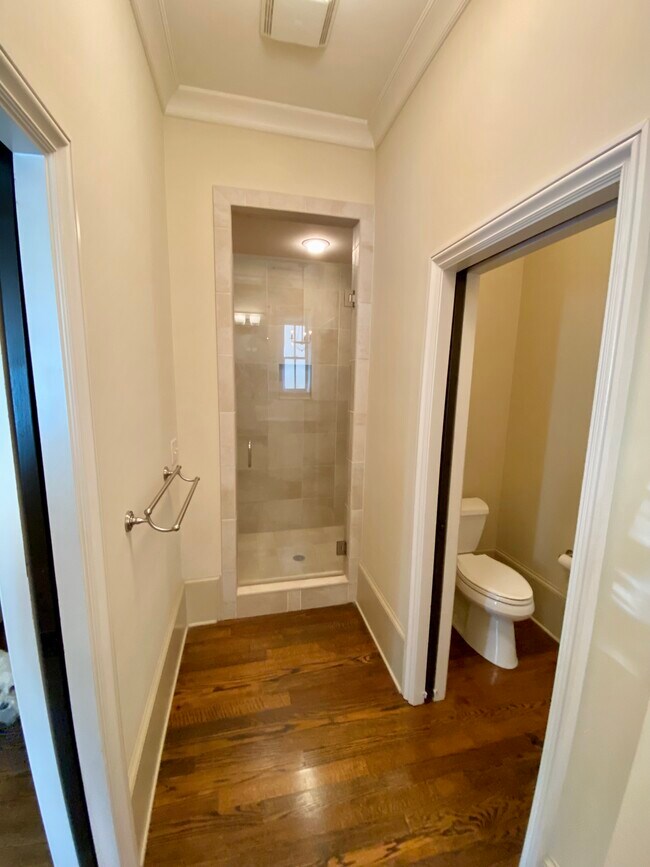 Building Photo - 975 N Ormewood Park Dr SE