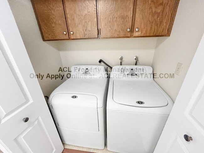 Building Photo - Bright 2BR/2BA Condo with Garage & Pool in...