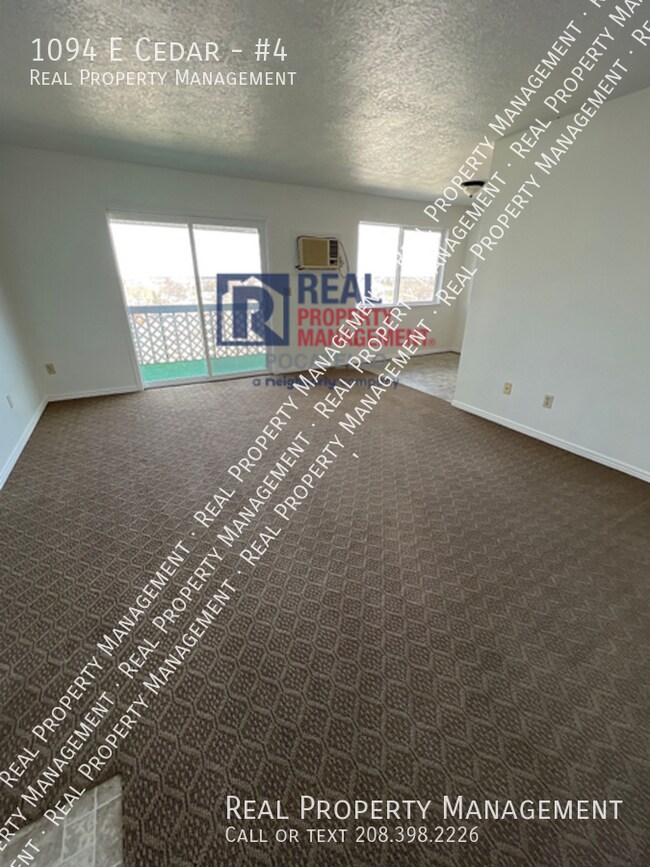 Building Photo - 1094 E Cedar-#4