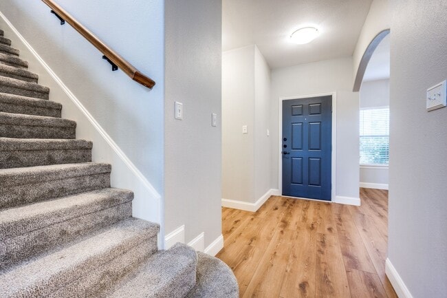 Building Photo - Exclusive 4 Bedroom • Lovely Backyard Spac...