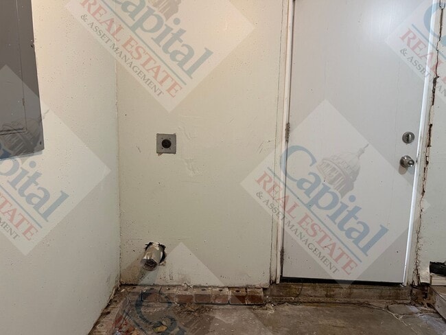 Building Photo - Cozy Cottage