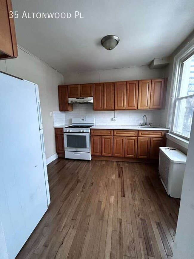 Building Photo - 35 Altonwood Pl