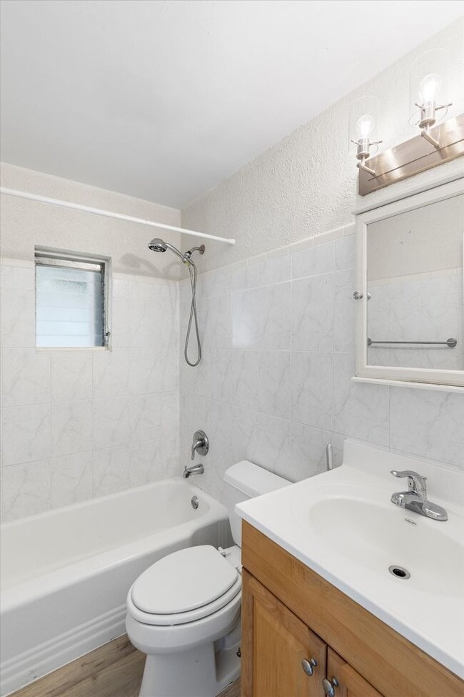 Building Photo - Canalfront 2BR/1BA Upstairs Residence – Legal Duplex | Summerland Key