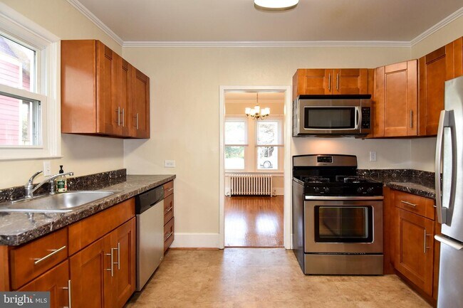 Building Photo - 930 N Danville St