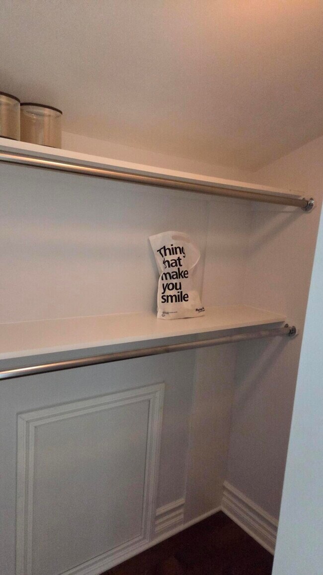 Building Photo - 934 W Huron St