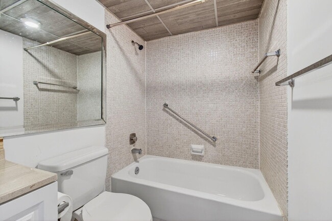 Building Photo - 180 Flanders C