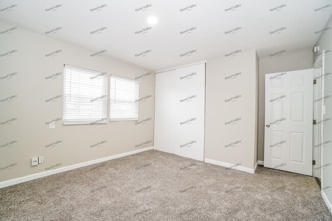 Building Photo - 1121 Gibson Rd