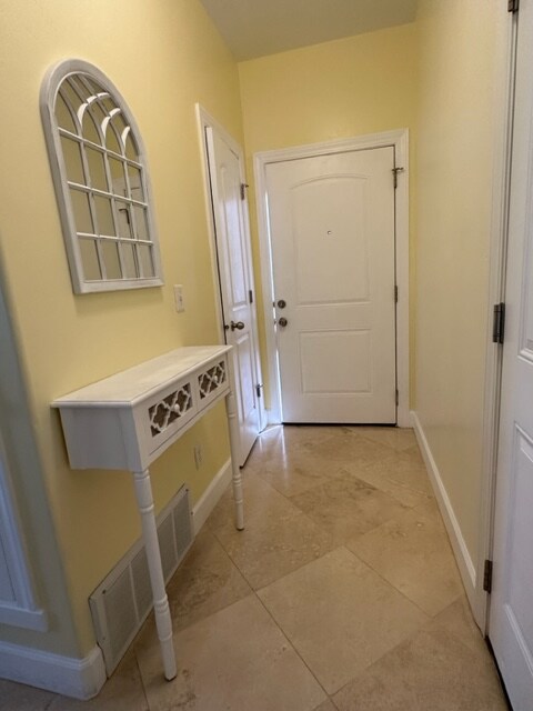 Building Photo - 587 S Wyngate Pointe Ln