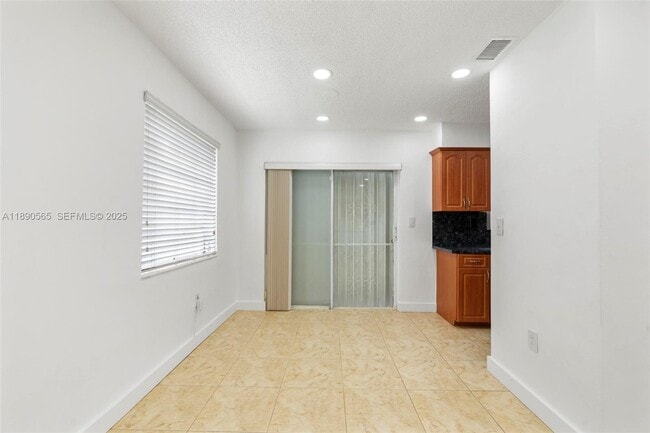 Building Photo - 5633 SW 40th St