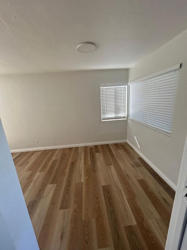Building Photo - Beautiful Remodeled 3 Bedroom 2 Bath Home,...