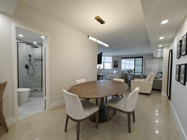 Building Photo - 825 Brickell Bay Dr