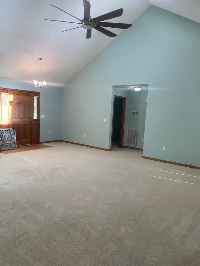 Building Photo - LaFollette 37766 - Charming Ranch-Style 3 ...