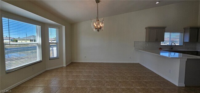 Building Photo - 420 SE 15th Terrace