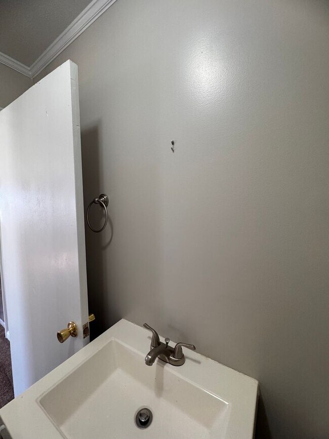 Building Photo - Freshly Updated 3Bedroom One Story Home