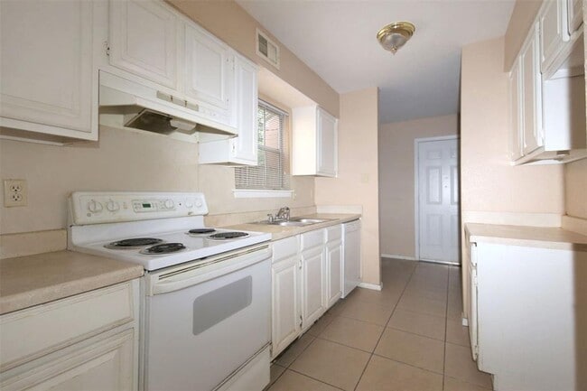 Building Photo - 9204 Campbell Rd