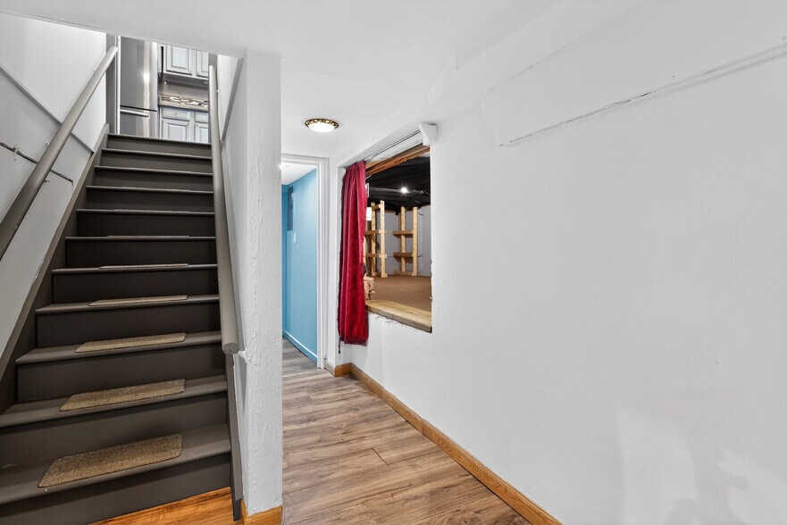 Building Photo - 615 Monroe Tpke