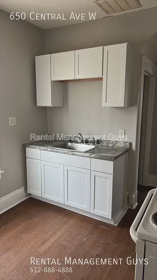 Building Photo - 650 Central Ave W