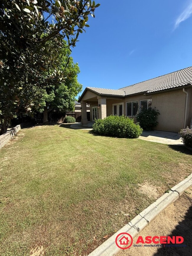 Building Photo - ** Move In Special! **Charming Home in Olive Dr Area!