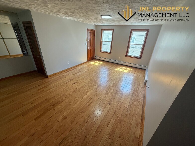 Building Photo - 52 Pitman St