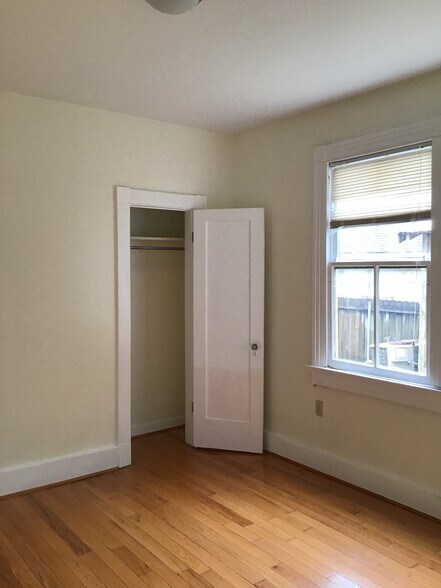 Closets - 5714 Willow St