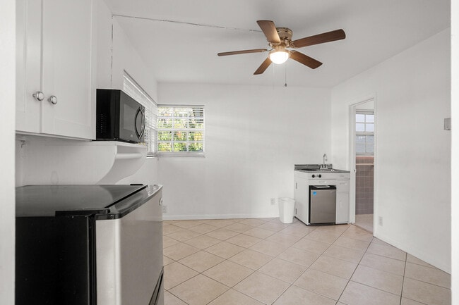 Building Photo - 756 SE 19th Ave