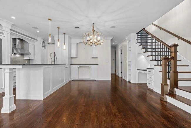 Building Photo - 161 Tudor St