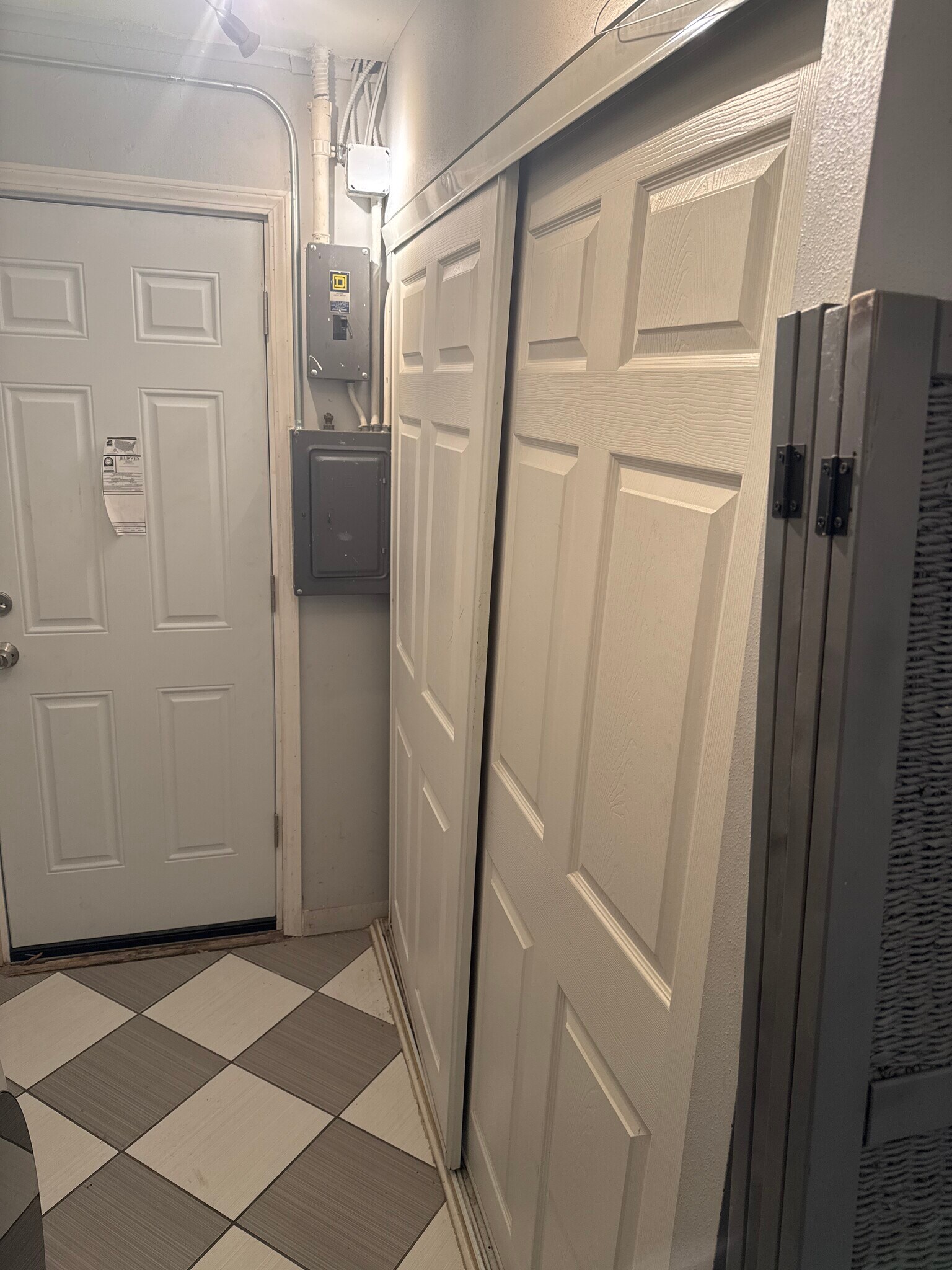 Closet Space - 3318 S Quincy Ave