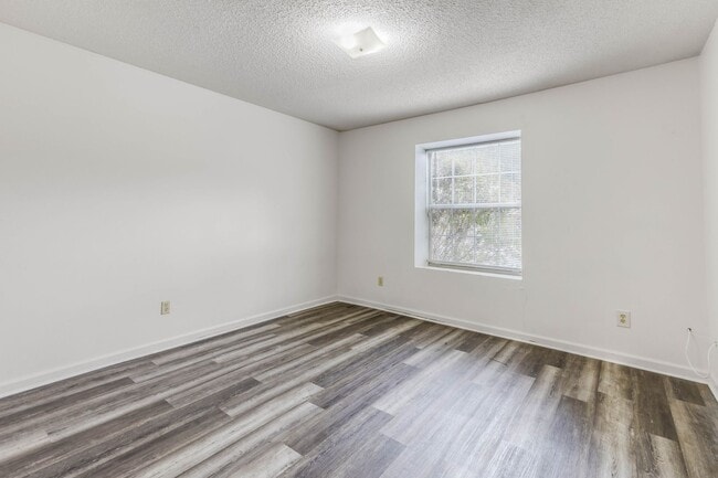 Building Photo - Upgraded 2x2 in great location AVAILABLE NOW