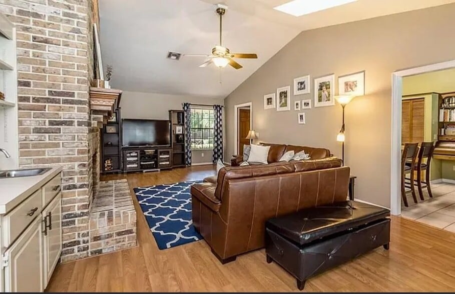 Building Photo - 2152 Palm Crest Dr