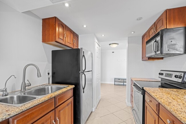 Building Photo - 2841 N Ocean Blvd