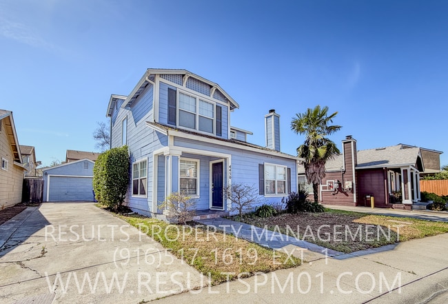 Building Photo - Cottages! Spacious 4 Bedroom Home