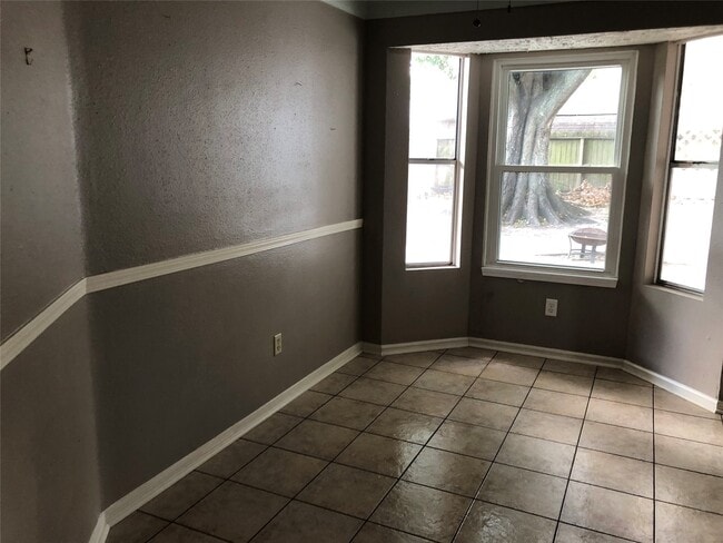Building Photo - 21306 Park Run Dr