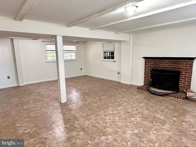 Building Photo - 5811 Ashfield Rd