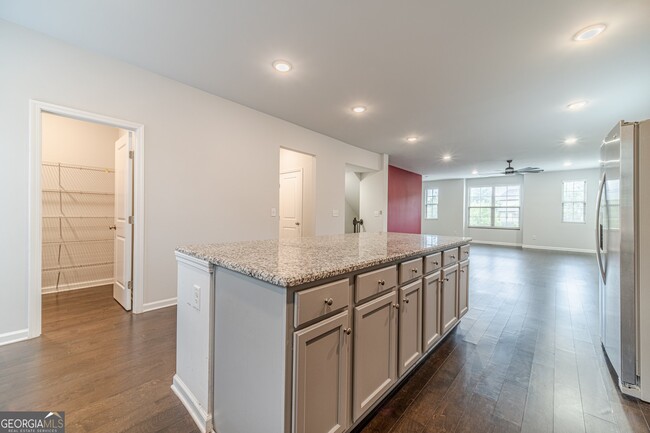 Building Photo - 2252 Talmai Dr