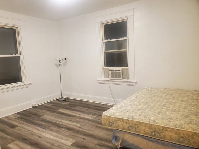 Building Photo - 2368 Chickasaw St