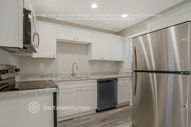 Building Photo - 212 Glenrose Cir SW