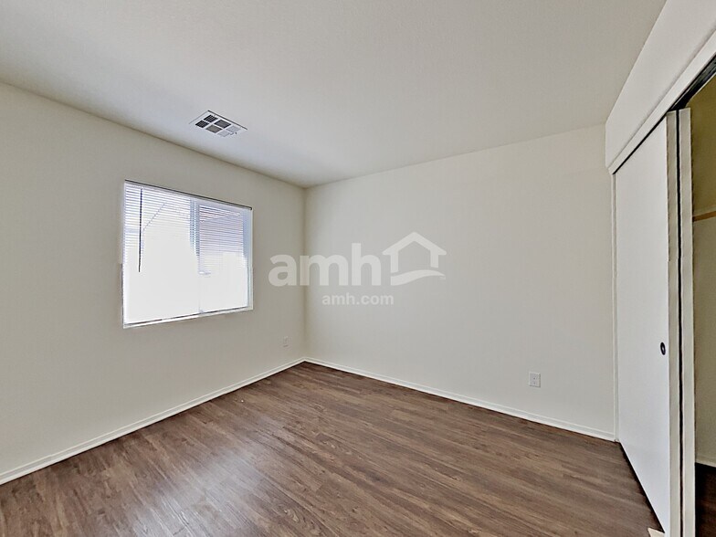 Building Photo - 1020 Maple Pines Ave