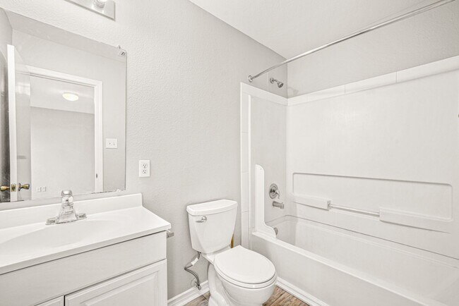 Building Photo - 7811 Kingsbury Wood