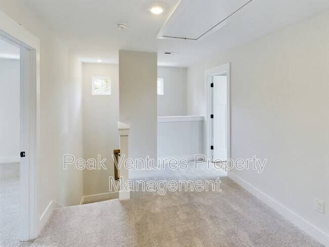 Building Photo - 113 Norbert Ln