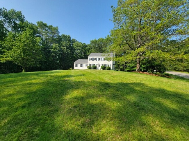 Building Photo - Beautiful Single-Family Home Litchfield NH for Rent